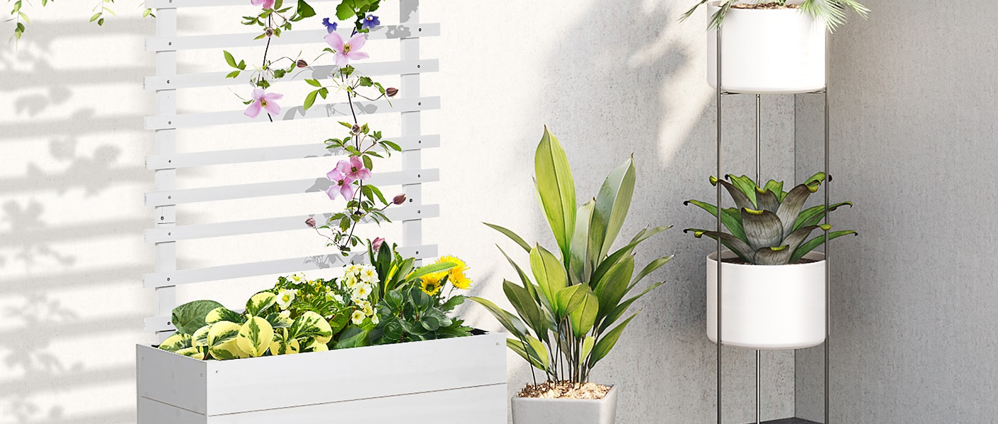 terraza con una jardinera, macetas y soporte para plantas