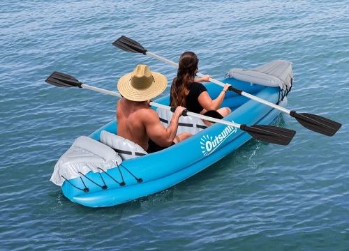 Chico y chica en un kayak para 2 de aosom.es
