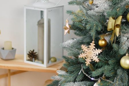 imagen de portada del post del blog acerca de los árboles de navidad artificiales