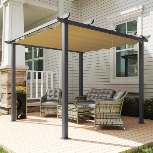 Pérgola con techo retráctil beige y muebles de jardín de ratán