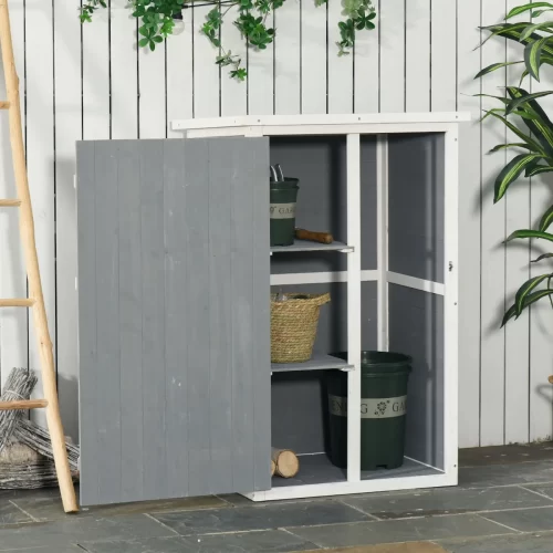 Armario de exterior gris con tejado inclinado, puerta abierta y baldas para macetas y herramientas