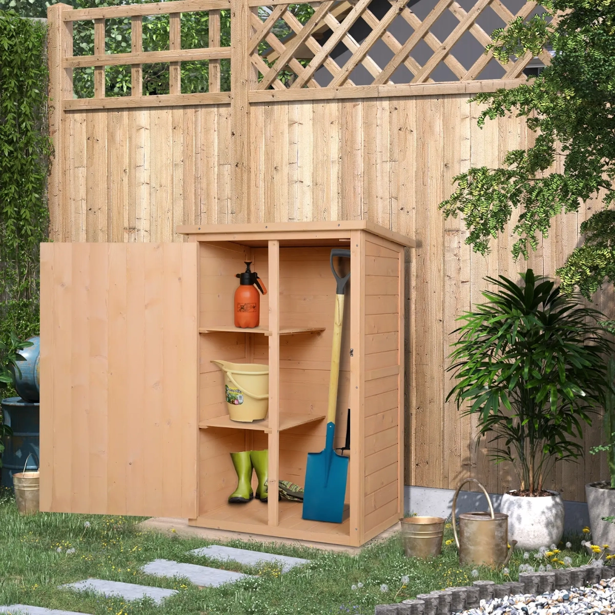 Armario de madera para jardín con puerta abierta, estanterías y herramientas junto a una valla de madera