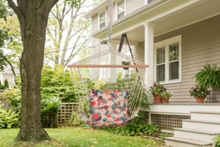 Colgar una silla hamaca en un árbol