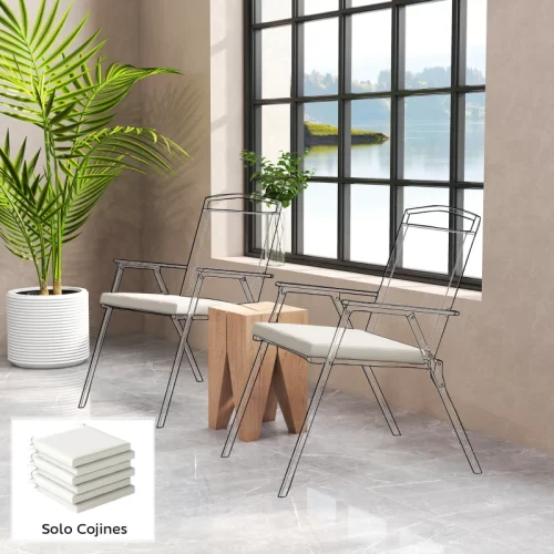 Cojines para sillas de comedor blancos delante de una ventana.