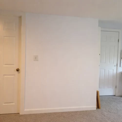 Rincón vacío de una habitación ideal para colocar la silla hamaca.