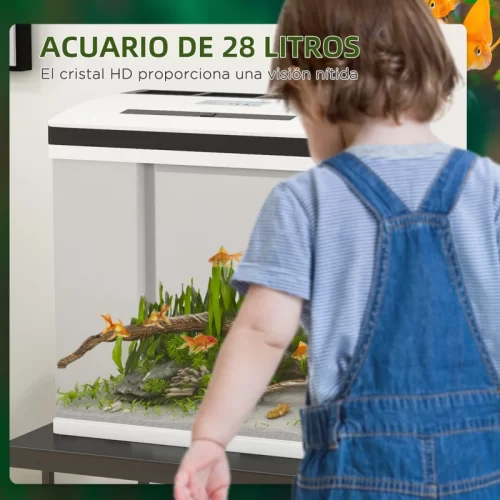 Acuario de 28 litros con peces dorados y niña observando