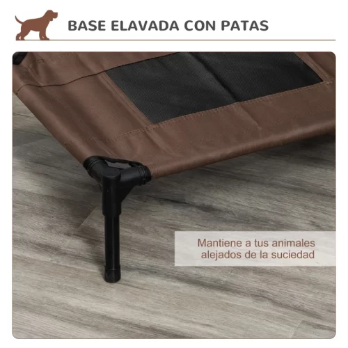 Base elevada con patas de una cama para perros marrón, alejada de la suciedad del suelo.