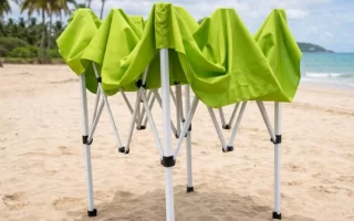 Carpa gazebo de color verde completamente plegada y de pie en la playa 1400