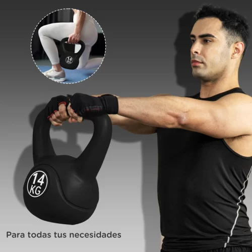 Hombre levantando kettlebell negra de 14 kg con guantes de entrenamiento, ideal para todo tipo de ejercicio.