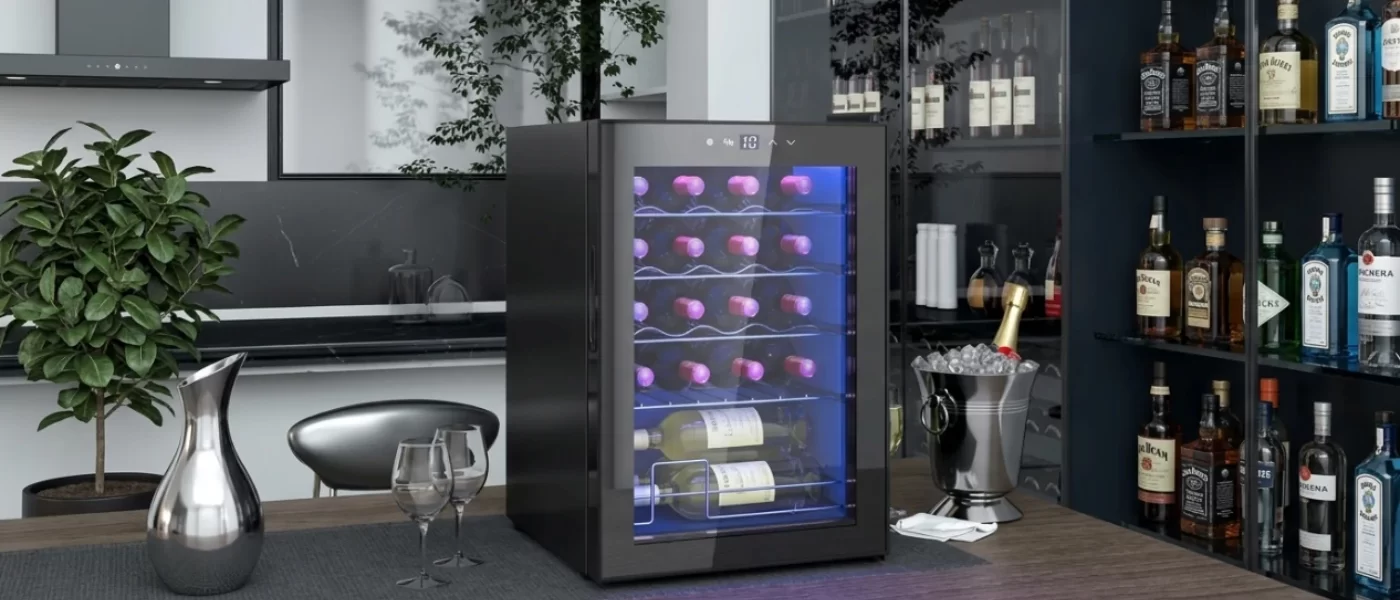 Vinoteca negra integrada bajo la encimera de una cocina moderna 1400