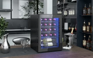 Vinoteca negra integrada bajo la encimera de una cocina moderna 1400