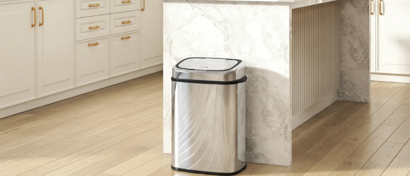 Cubo de basura de acero inoxidable junto a la isla de cocina 1400