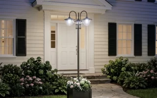 Farola de tres luces con jardinera ante la entrada 1400
