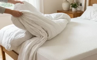 retirar-el-edredon-de-la-cama-para-limpiar-el-colchon 1400.webp